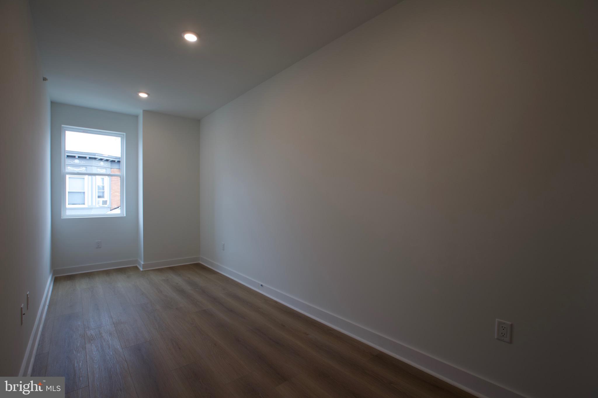 1224 W SILVER STREET 2