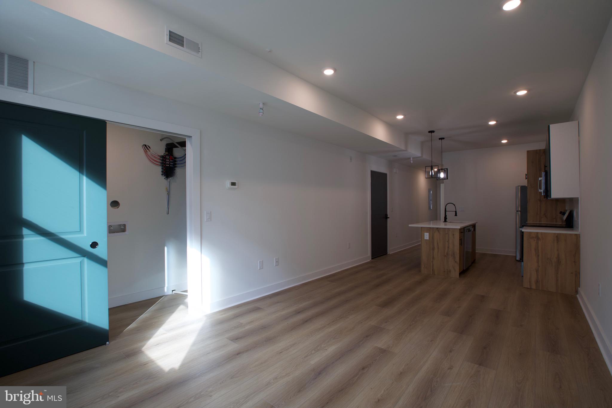 1224 W SILVER STREET 2