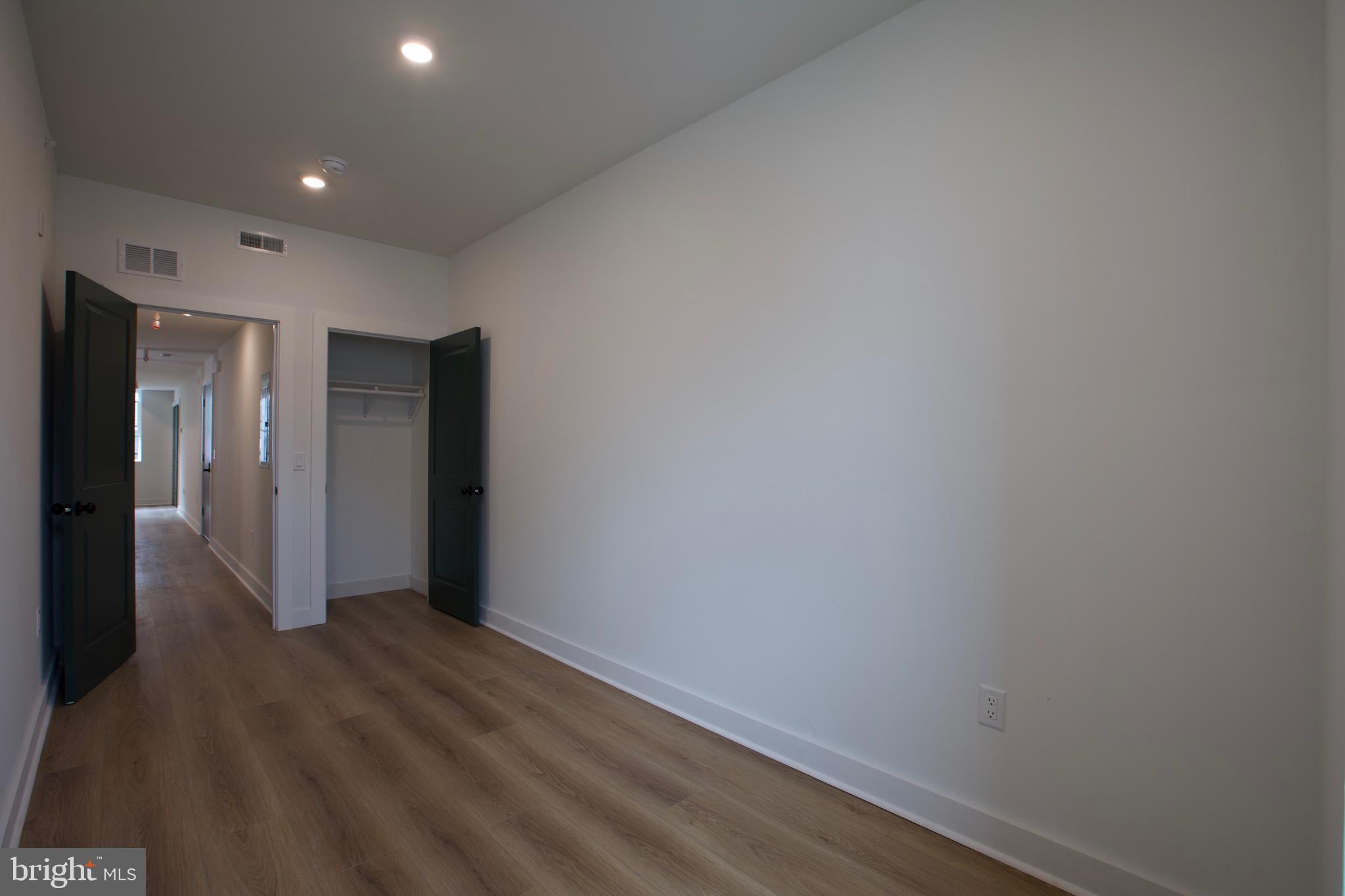 1224 W SILVER STREET 2