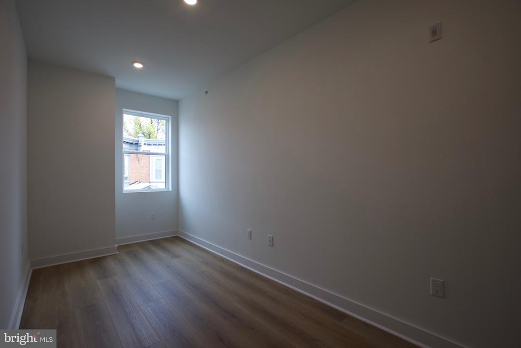 1224 W SILVER STREET 2