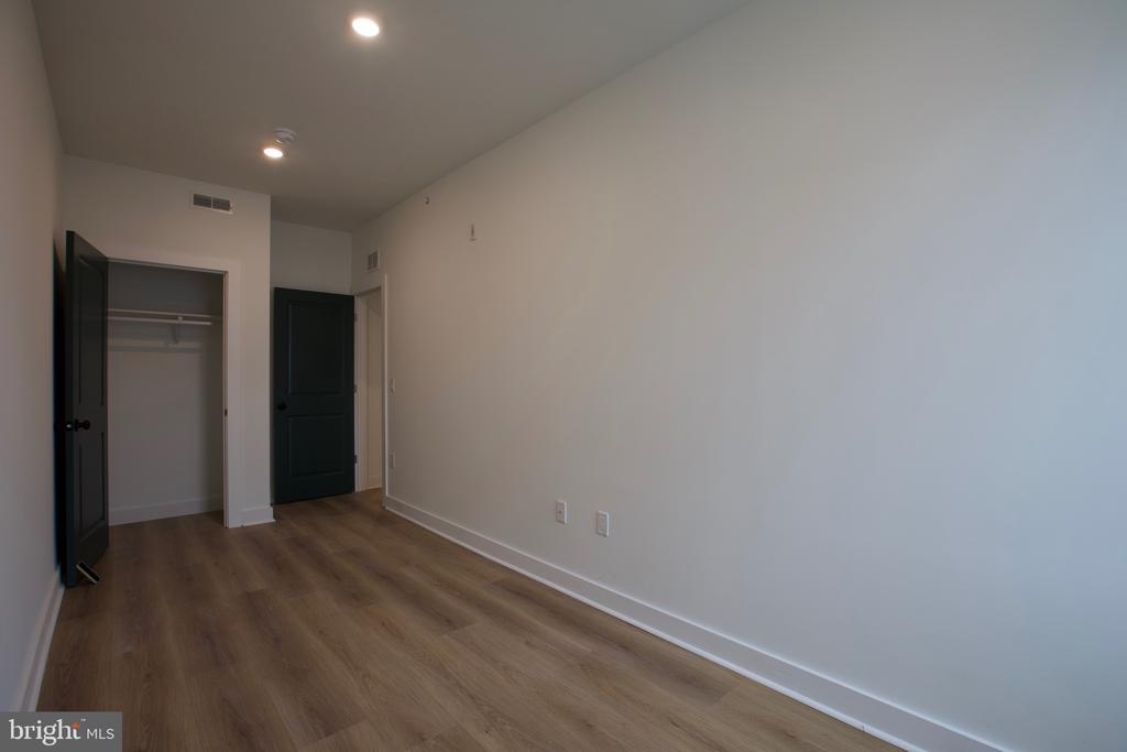 1224 W SILVER STREET 2
