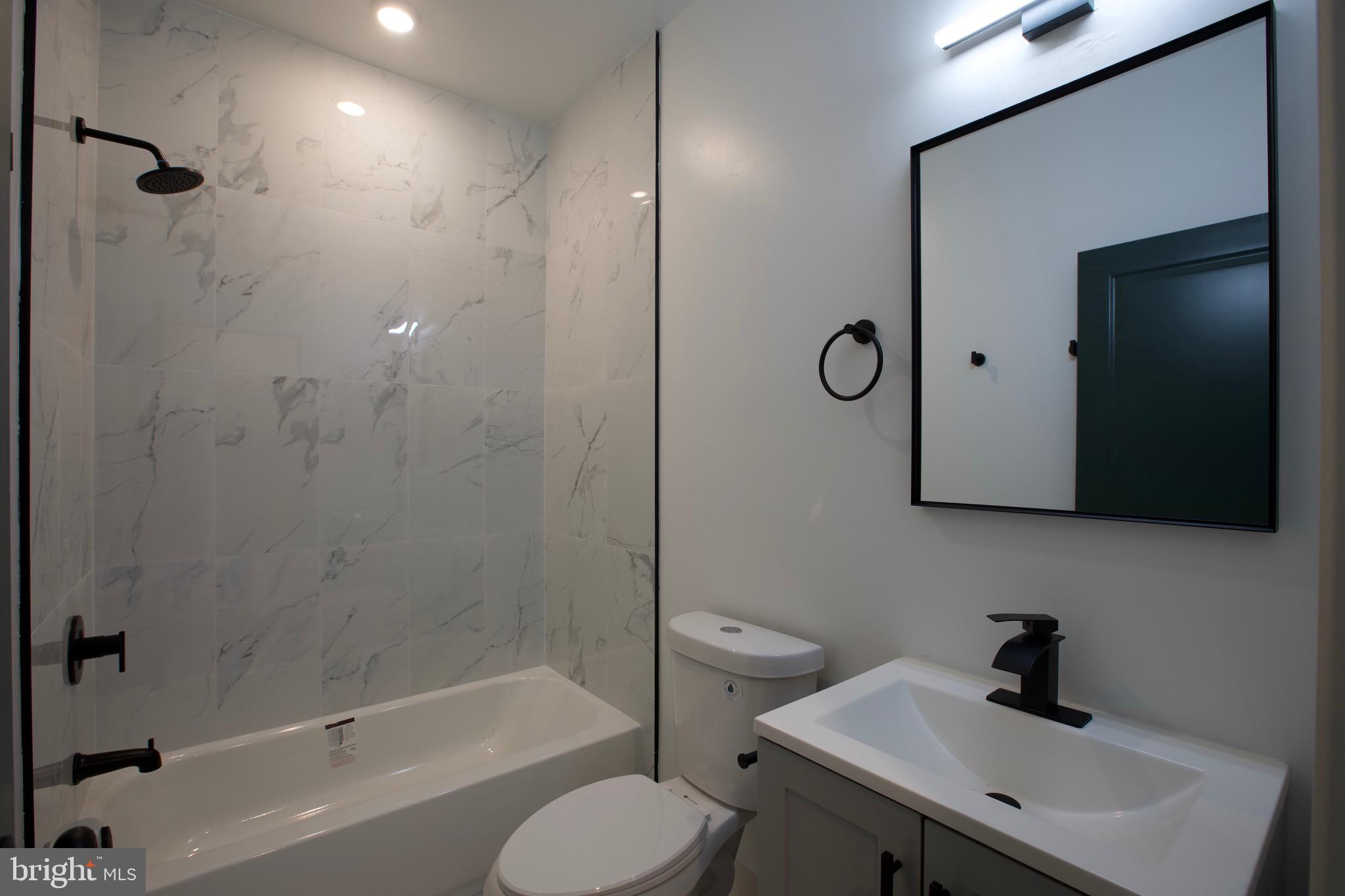 1224 W SILVER STREET 2