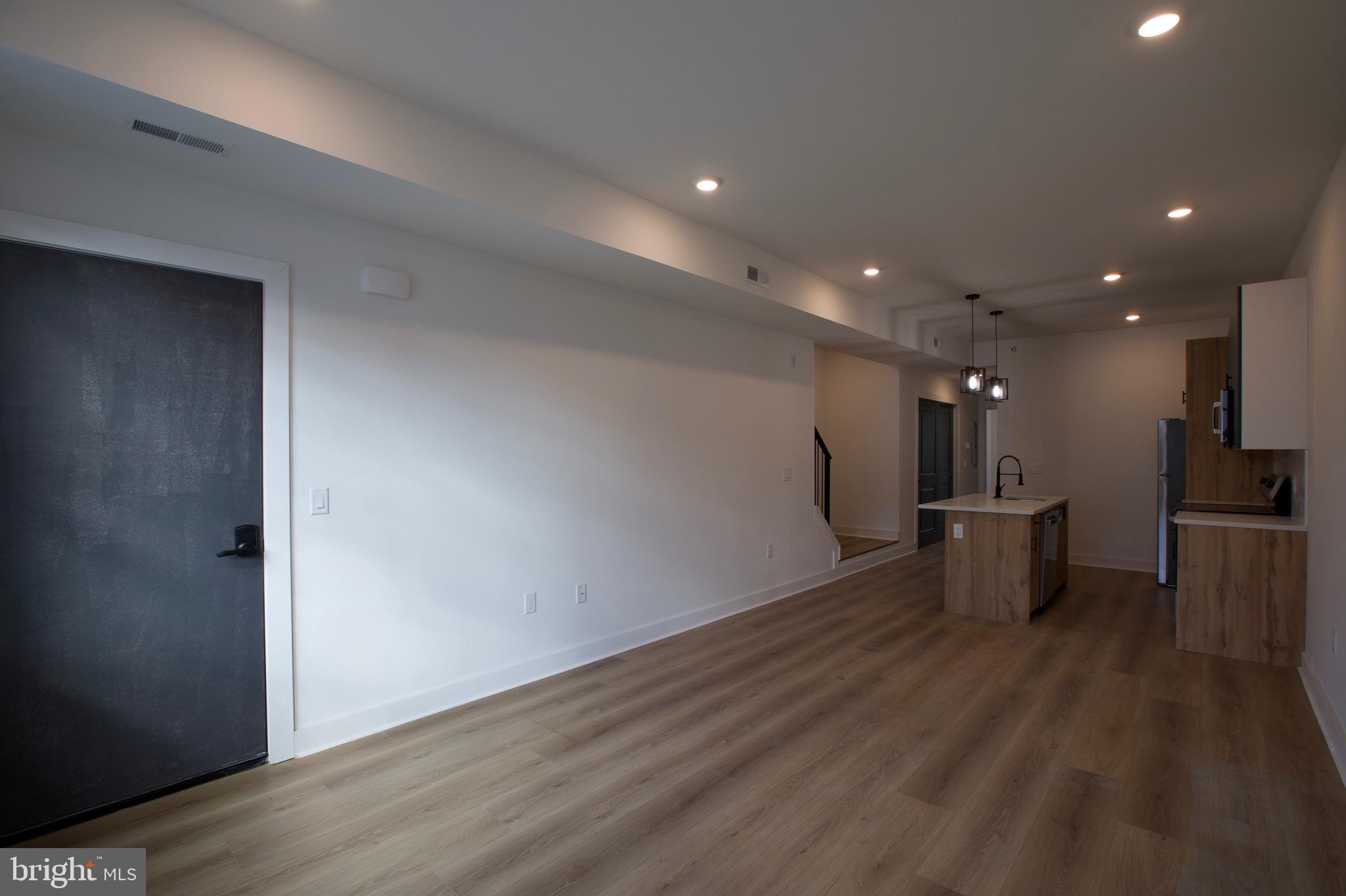 1224 W SILVER STREET 3