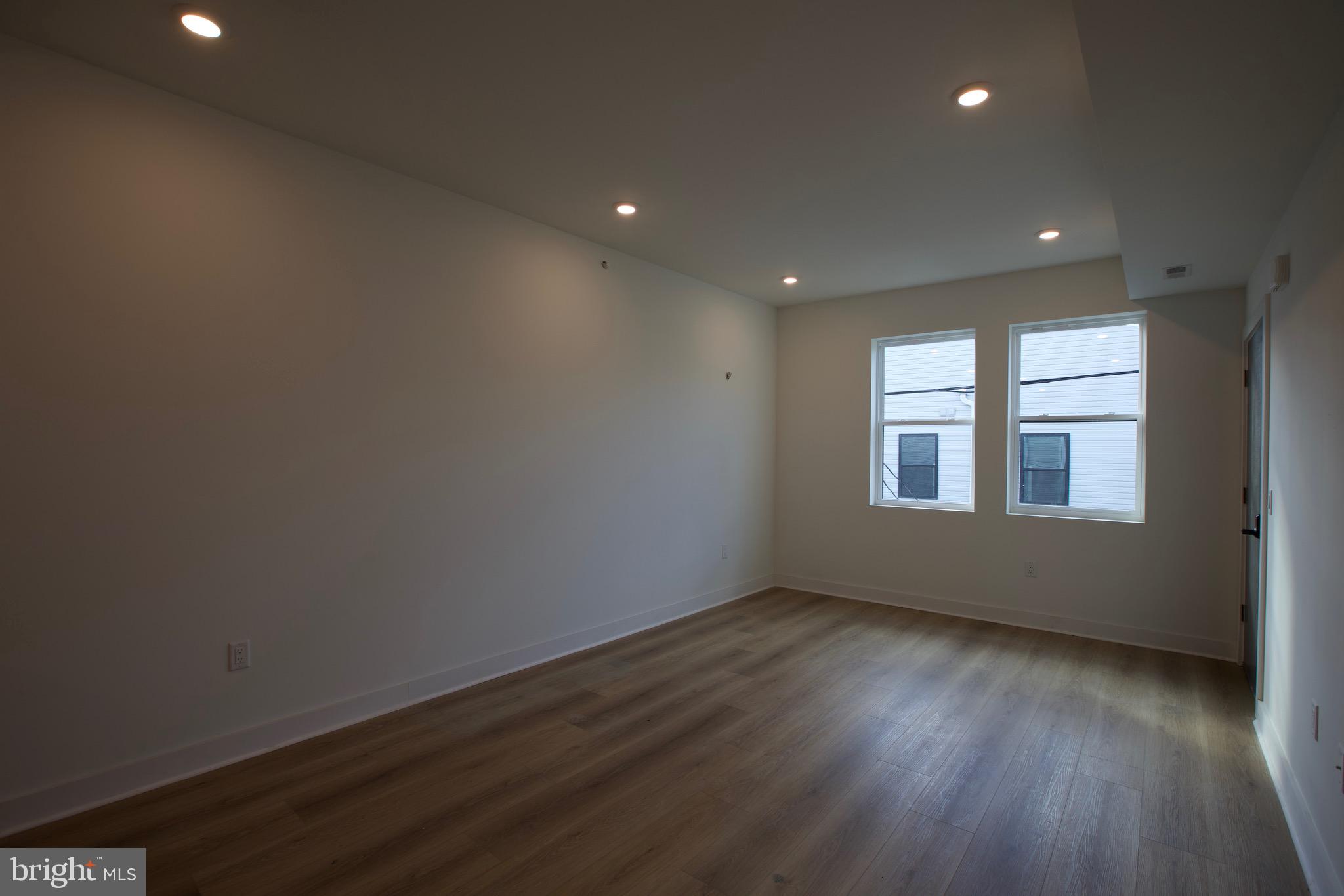 1224 W SILVER STREET 3