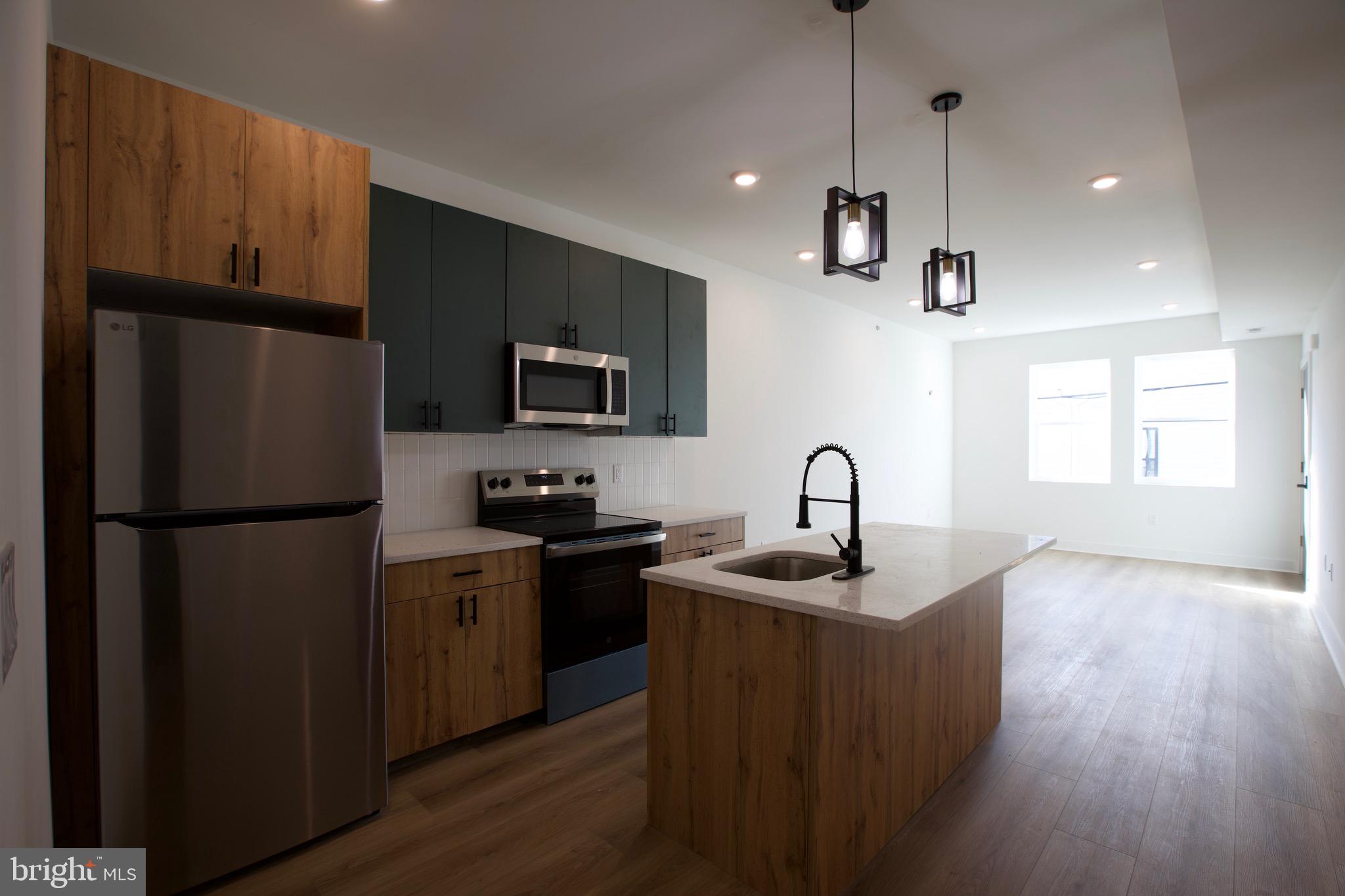 1224 W SILVER STREET 3