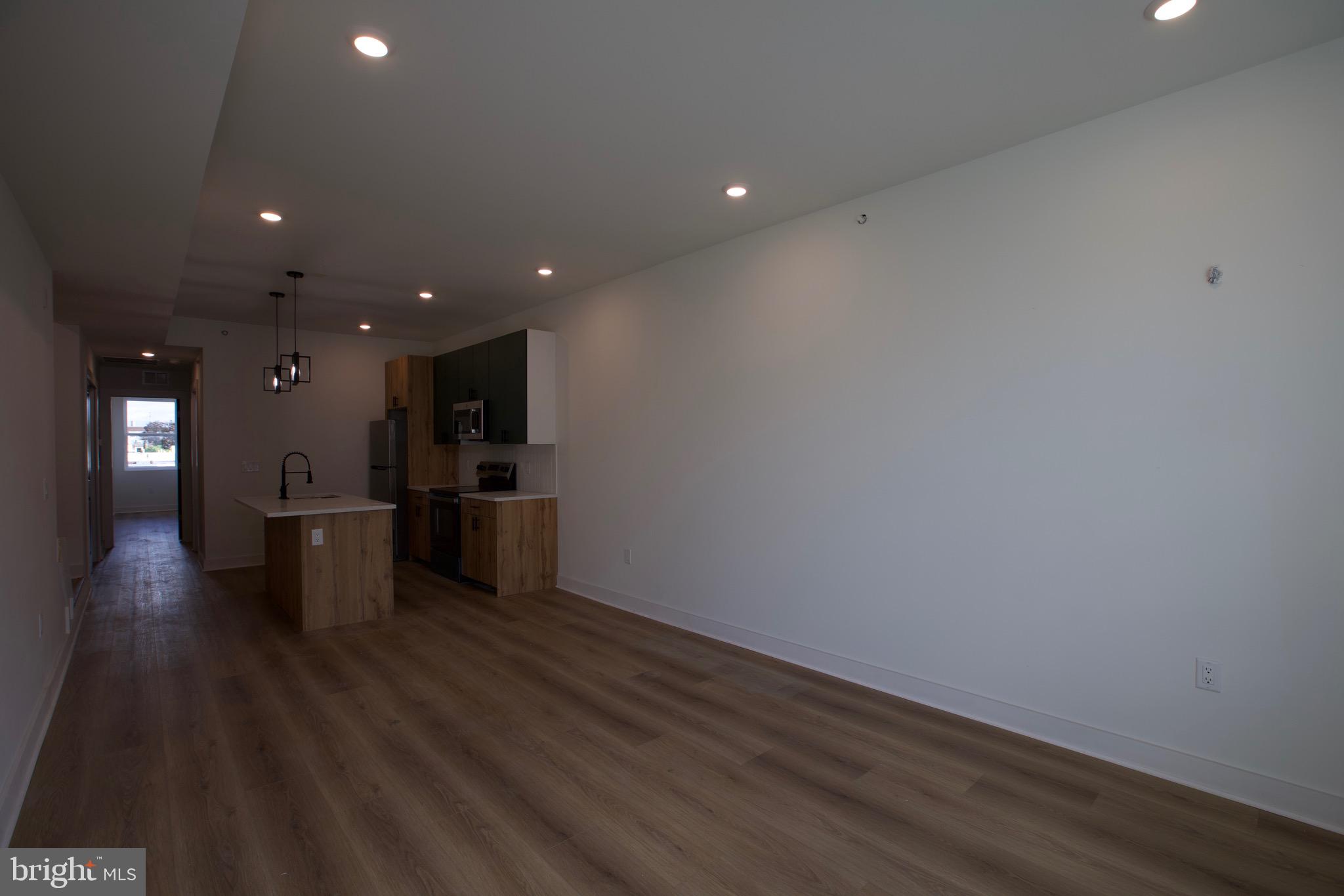 1224 W SILVER STREET 3