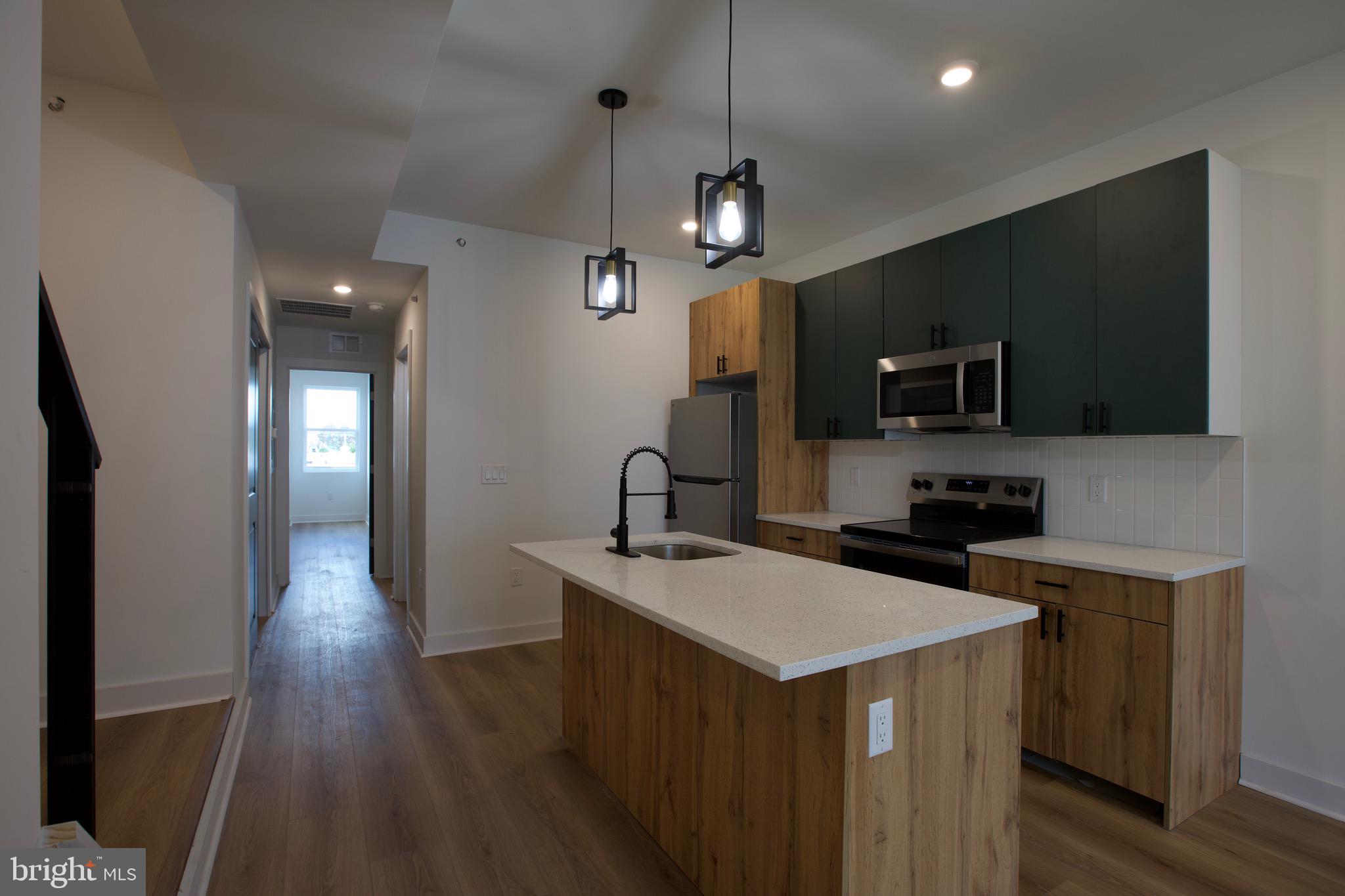 1224 W SILVER STREET 3