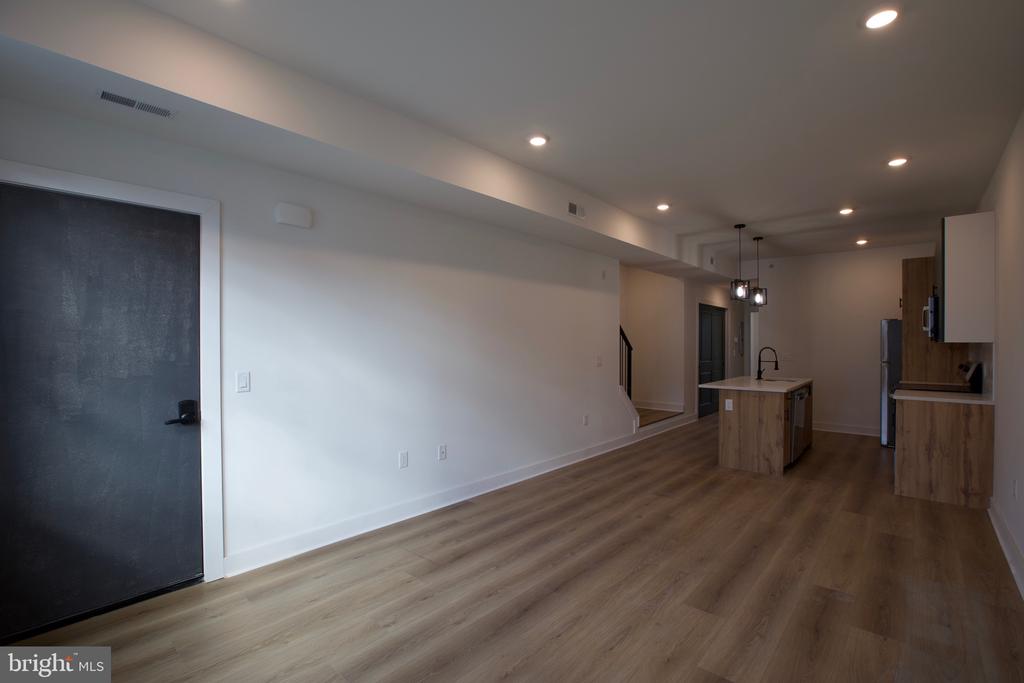 1224 W SILVER STREET 3