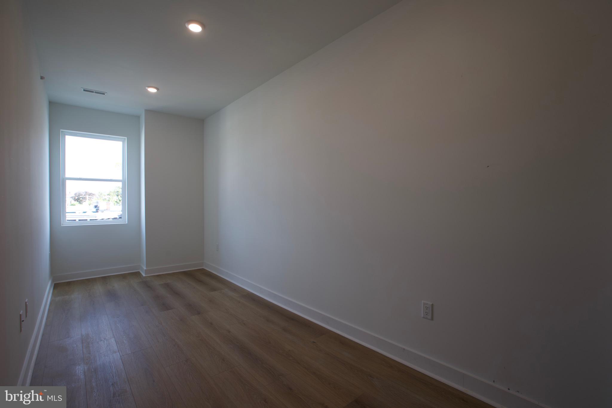 1224 W SILVER STREET 3