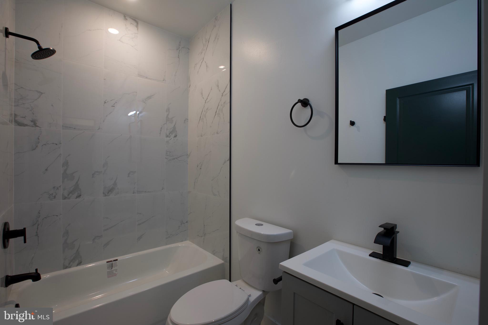 1224 W SILVER STREET 3