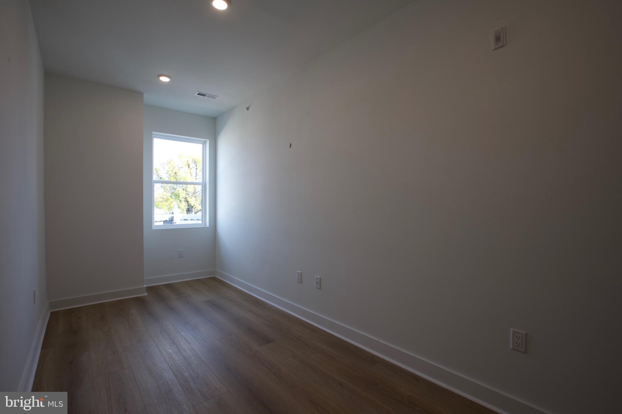 1224 W SILVER STREET 3