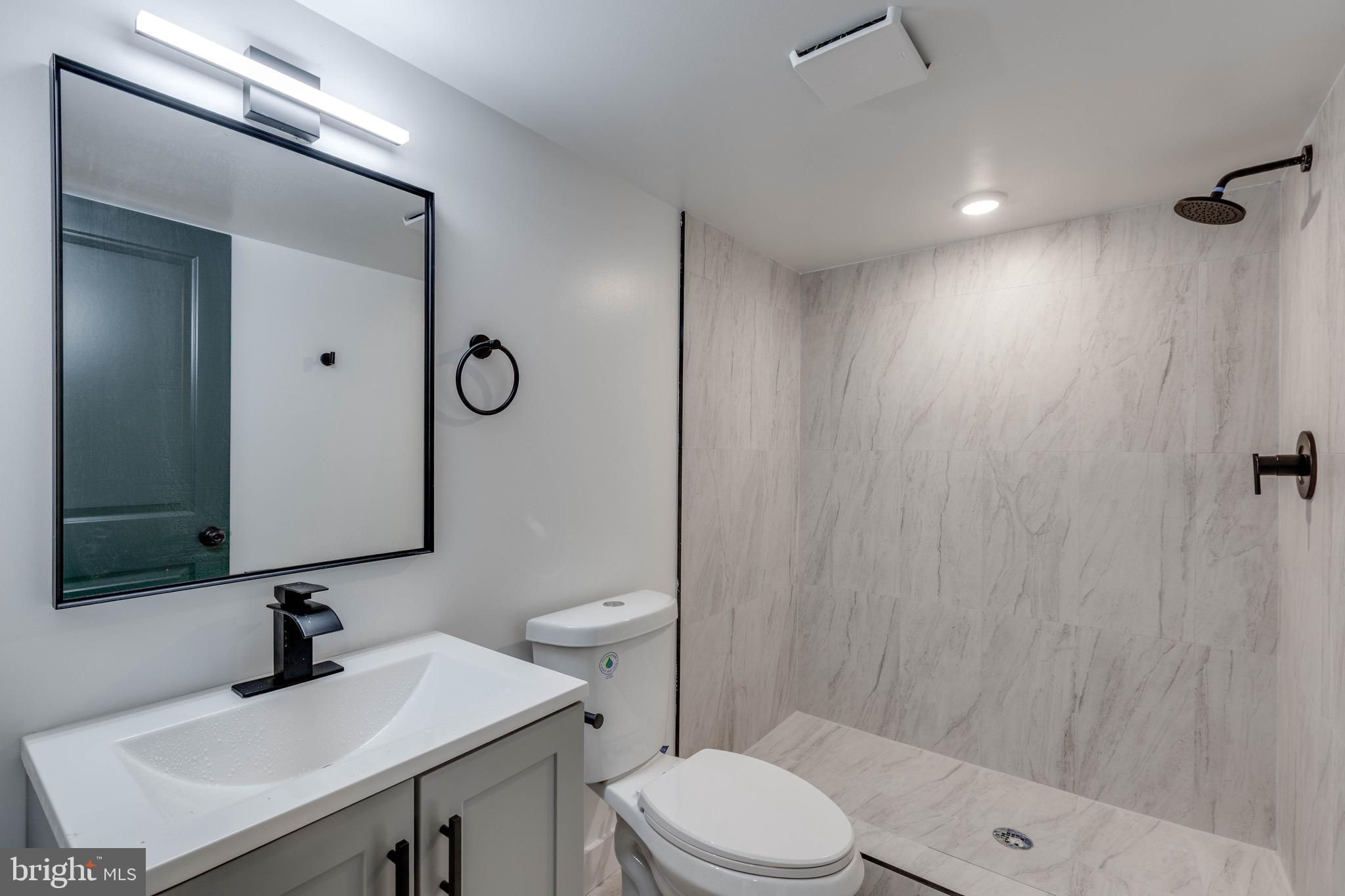 1222 W SILVER STREET 1