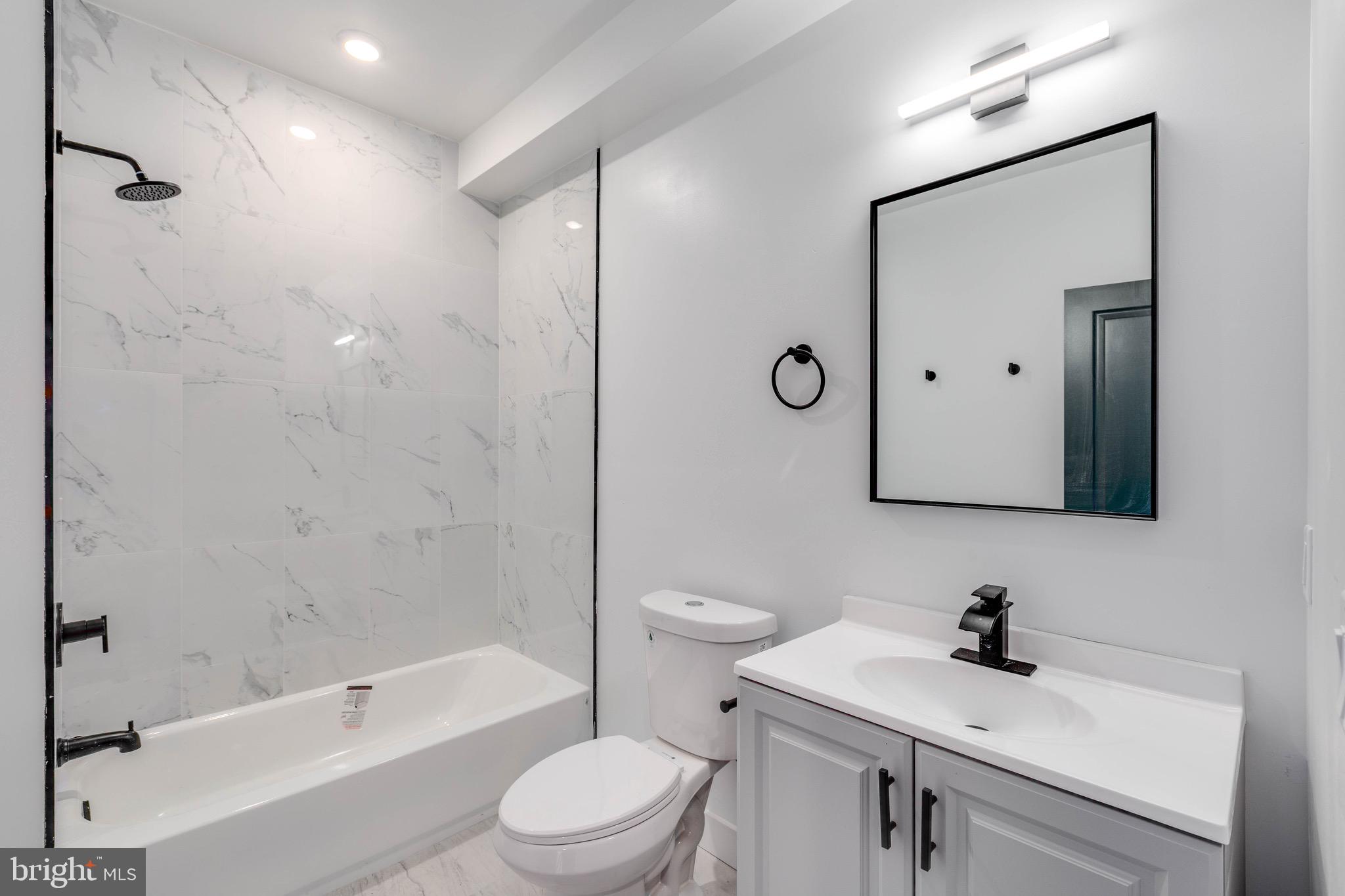 1222 W SILVER STREET 1