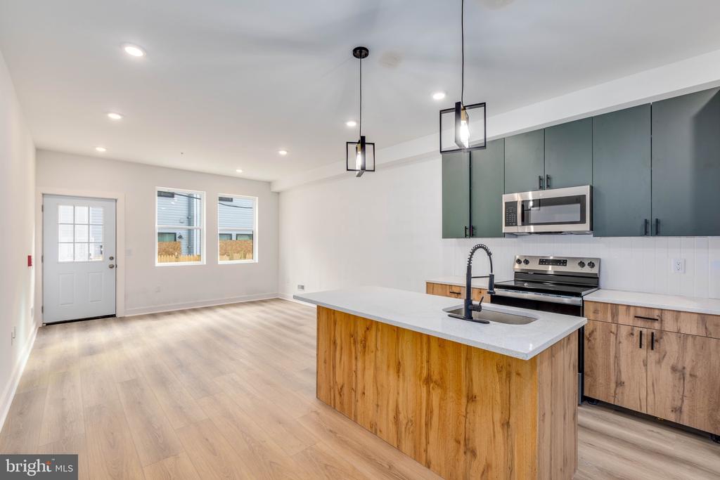 1222 W SILVER STREET 1