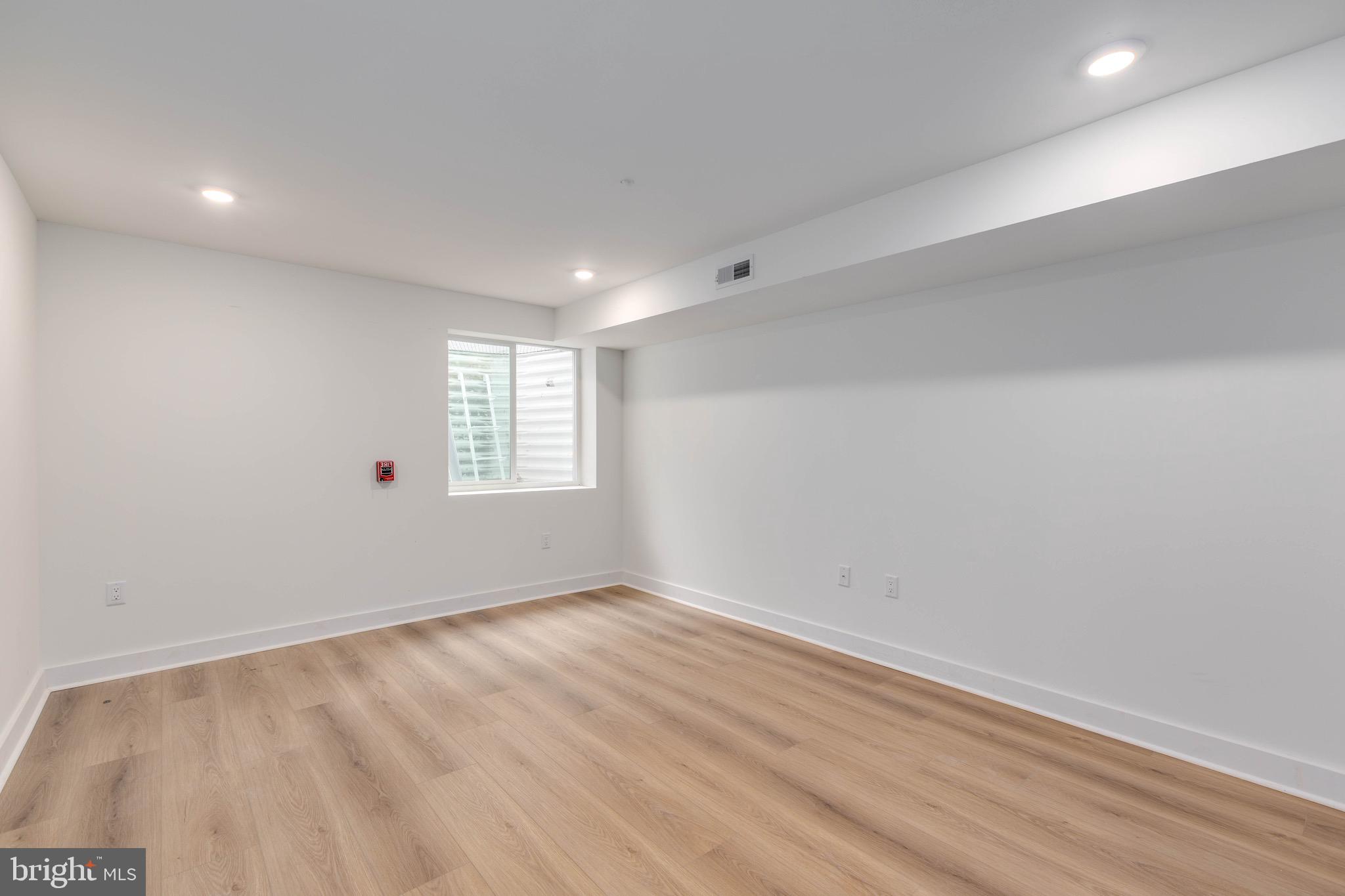 1222 W SILVER STREET 1