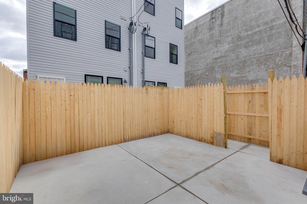1222 W SILVER STREET 1