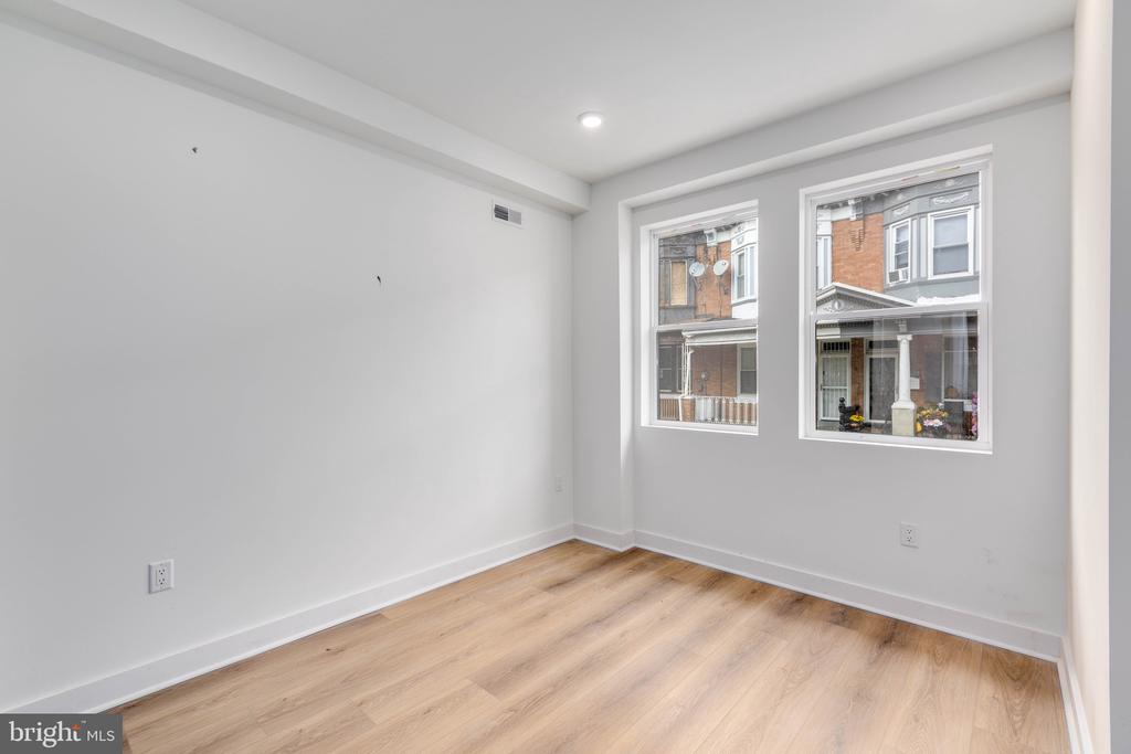 1222 W SILVER STREET 1