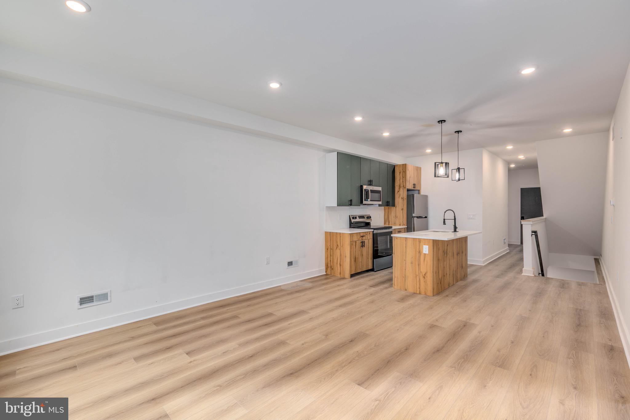 1222 W SILVER STREET 1