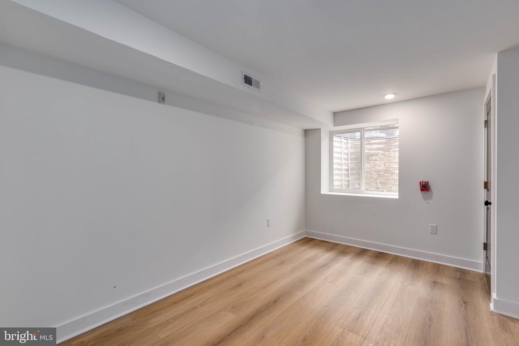 1222 W SILVER STREET 1