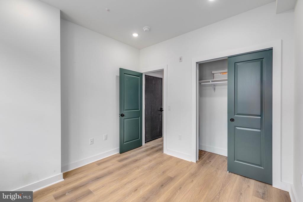 1222 W SILVER STREET 1