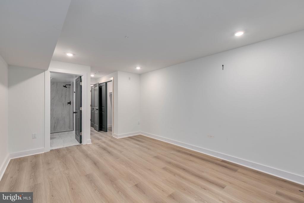 1222 W SILVER STREET 1