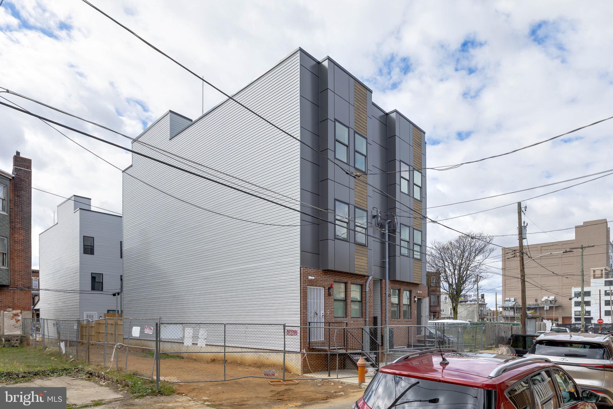 1222 W SILVER STREET 1