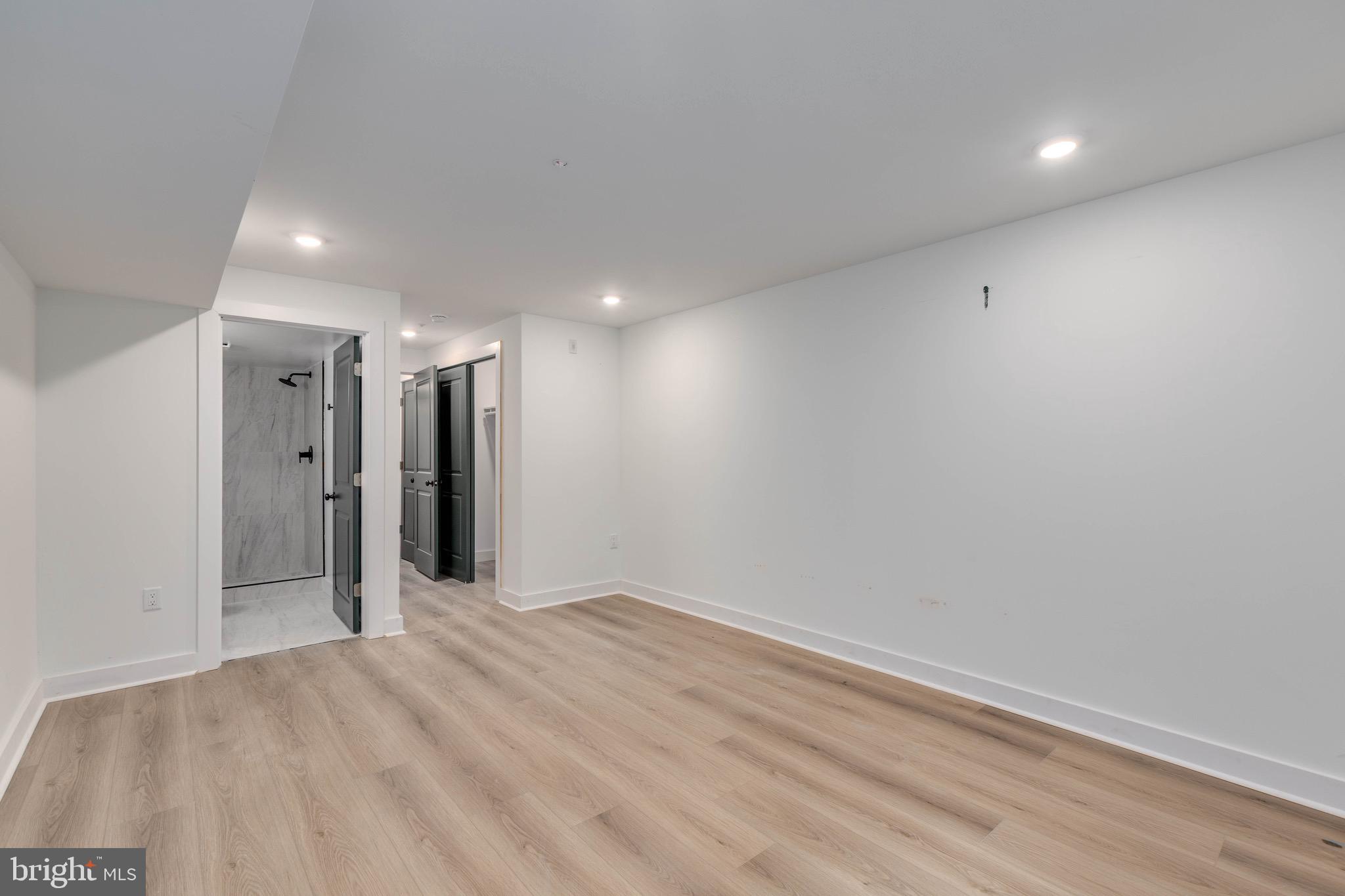 1222 W SILVER STREET 1