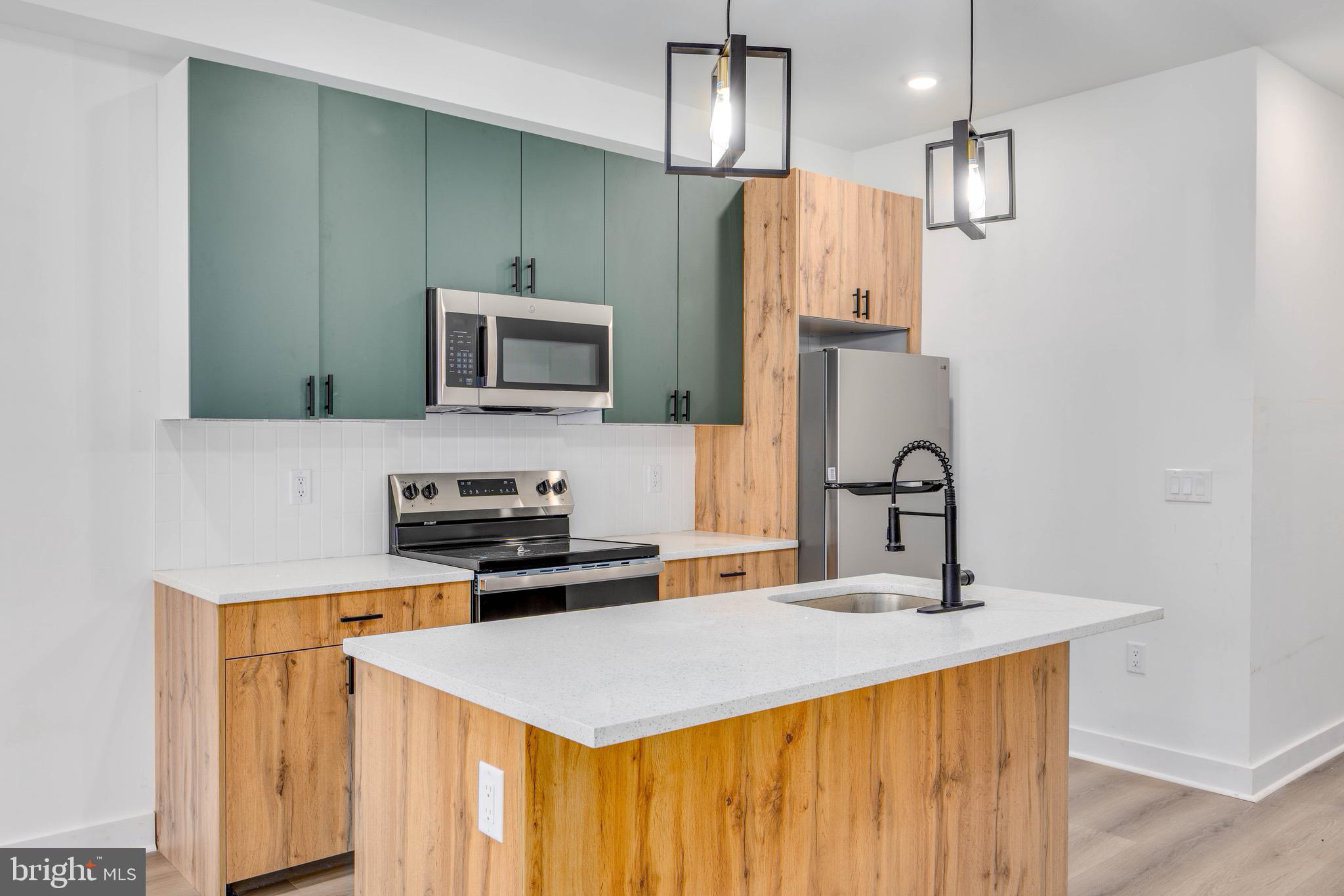 1222 W SILVER STREET 1