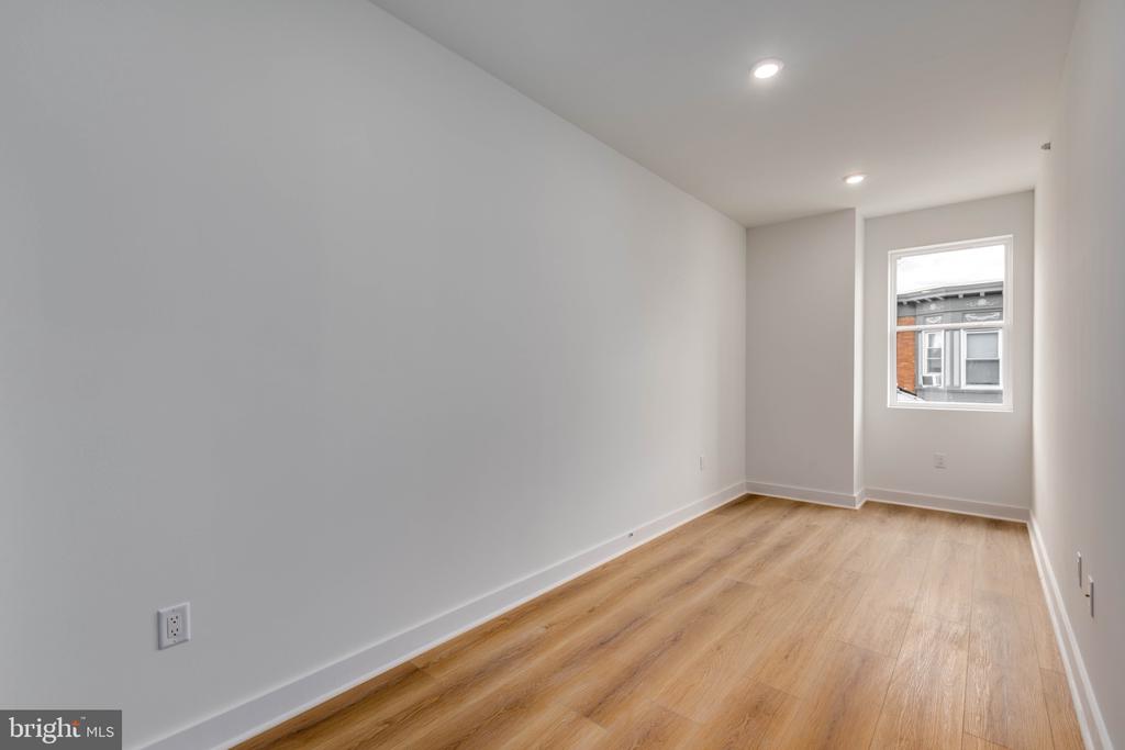 1222 W SILVER STREET 2