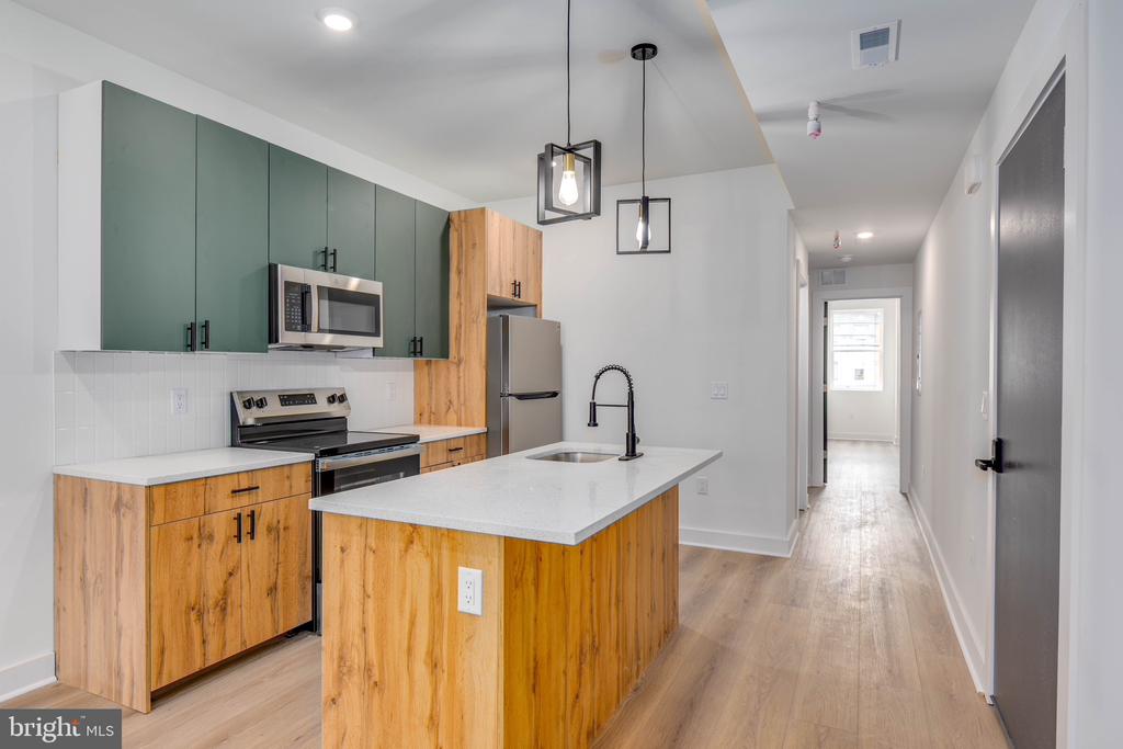 1222 W SILVER STREET 2