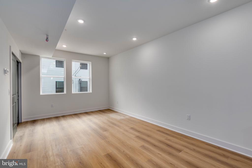 1222 W SILVER STREET 2