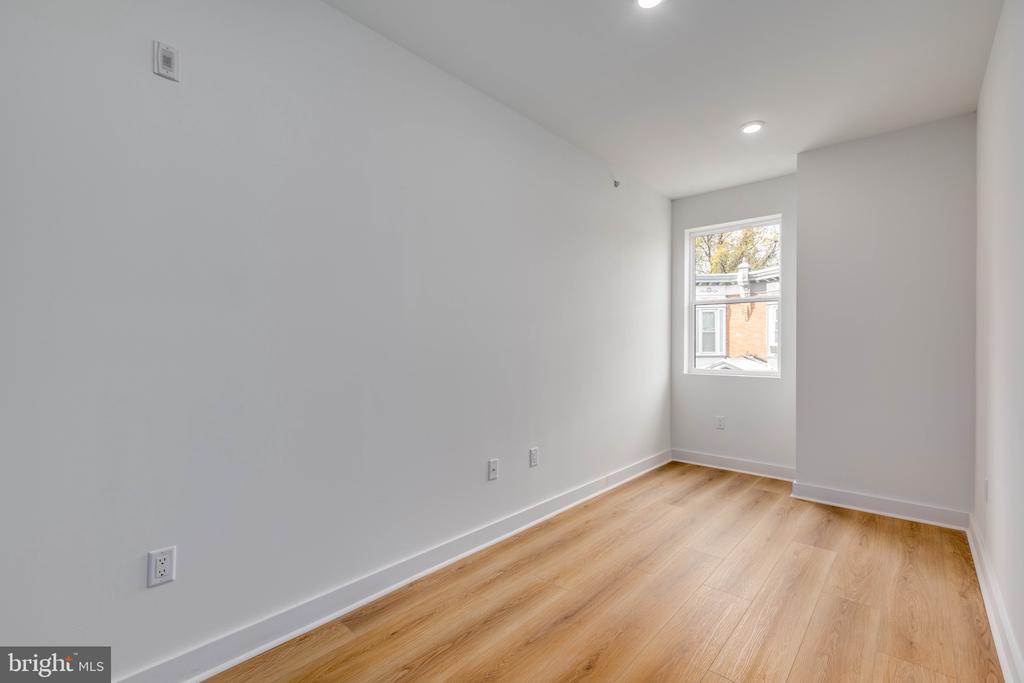 1222 W SILVER STREET 2