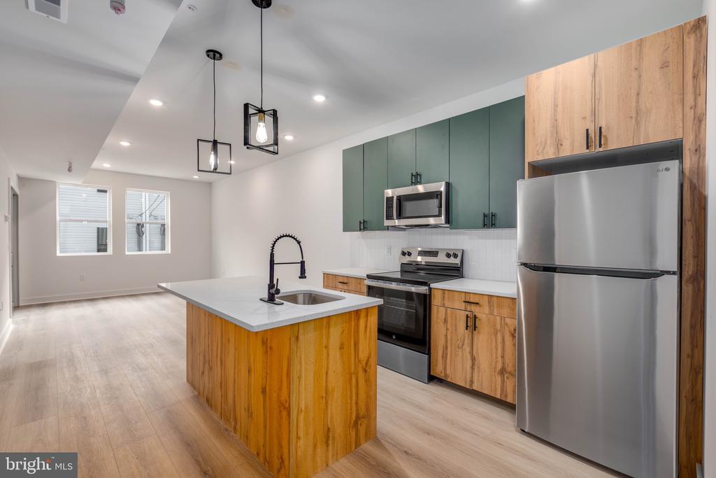 1222 W SILVER STREET 2