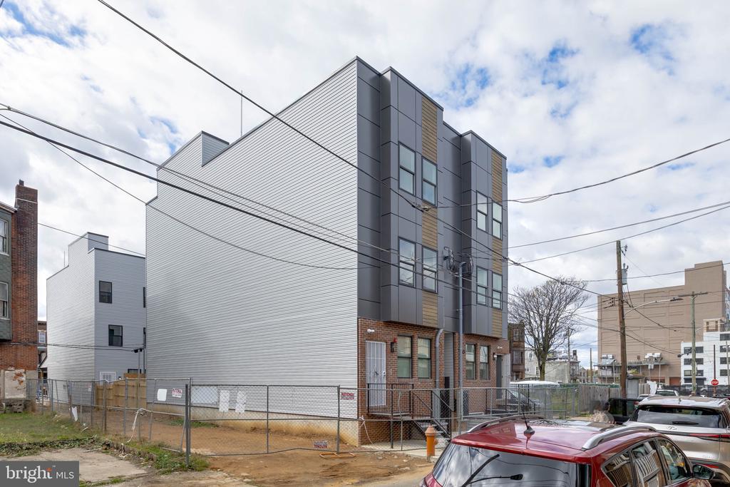 1222 W SILVER STREET 2