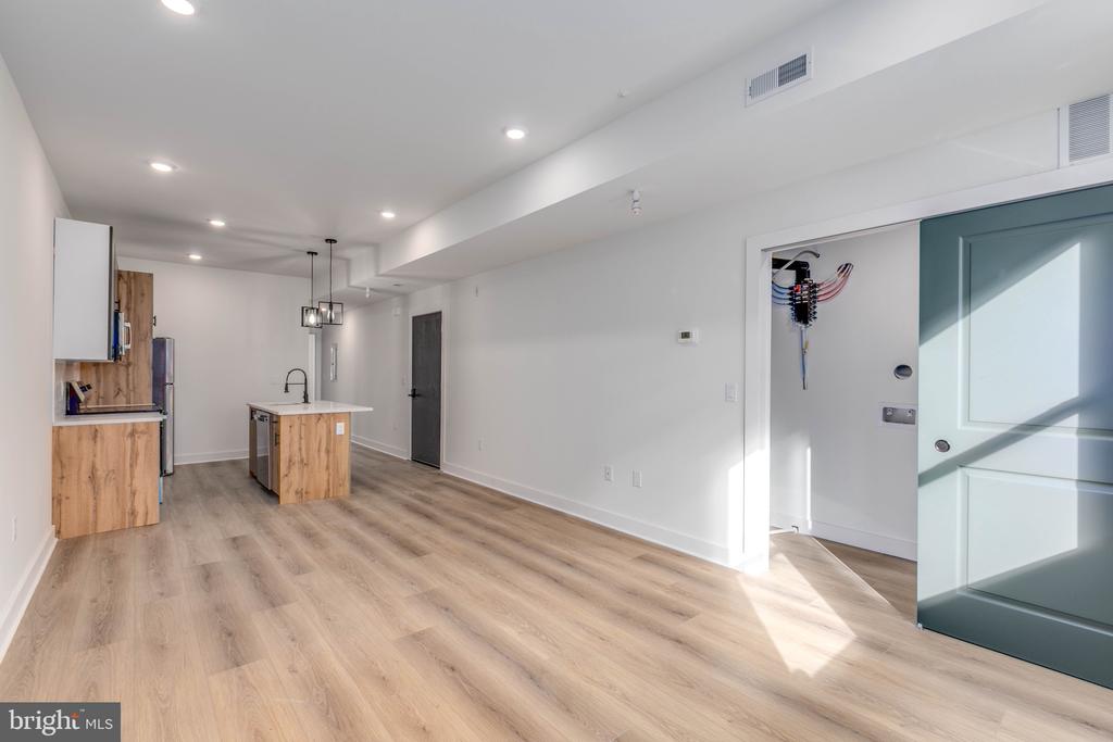 1222 W SILVER STREET 2