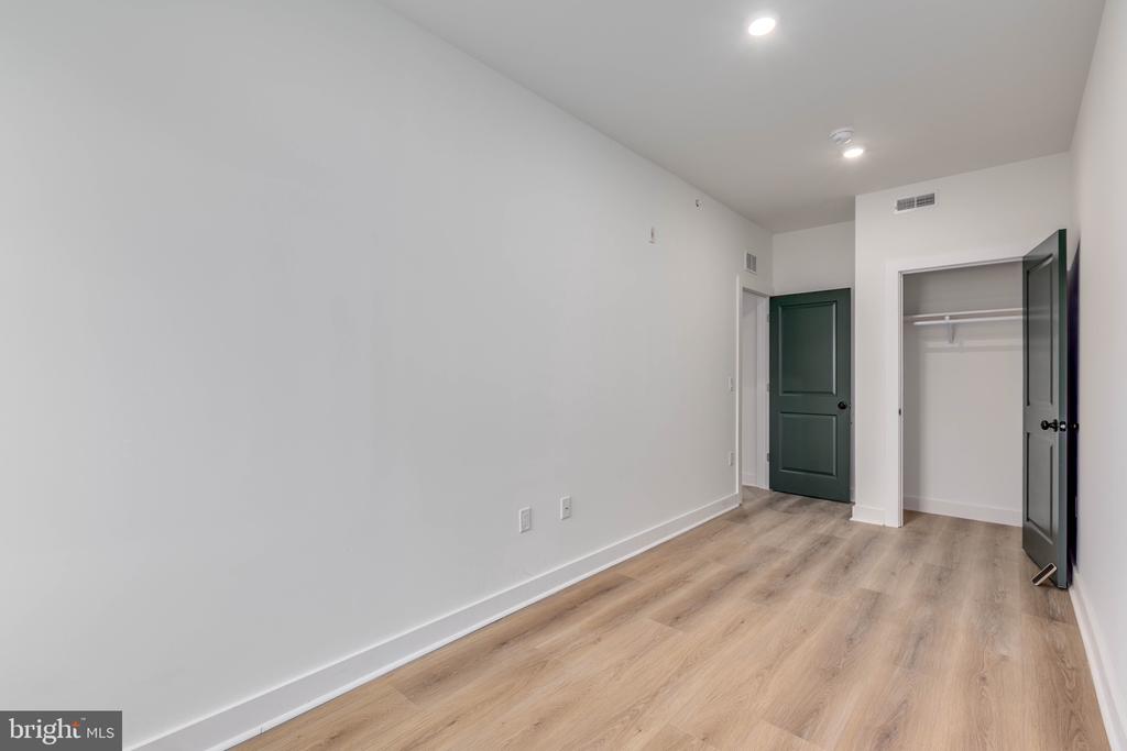 1222 W SILVER STREET 2