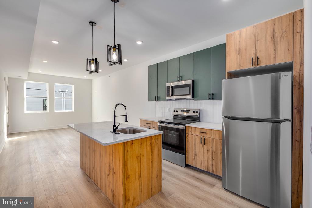 1222 W SILVER STREET 3