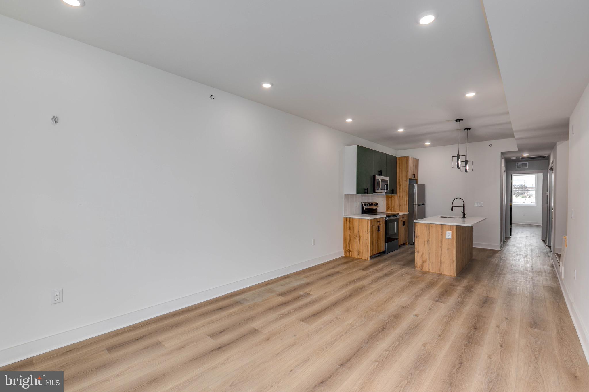 1222 W SILVER STREET 3