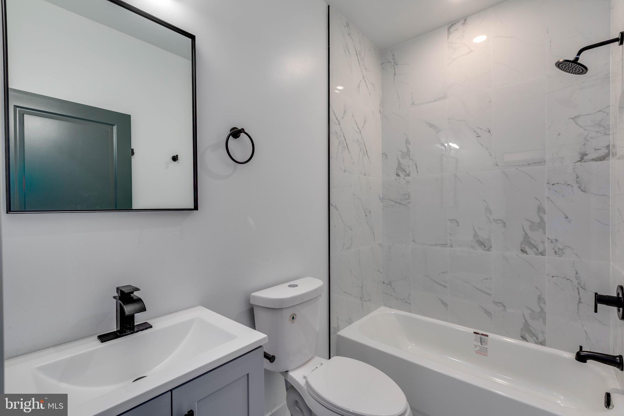 1222 W SILVER STREET 3