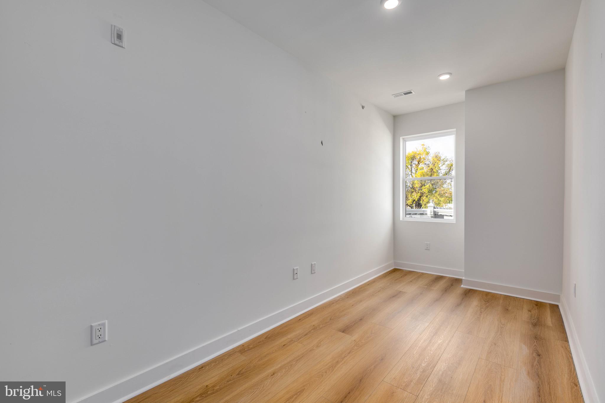 1222 W SILVER STREET 3
