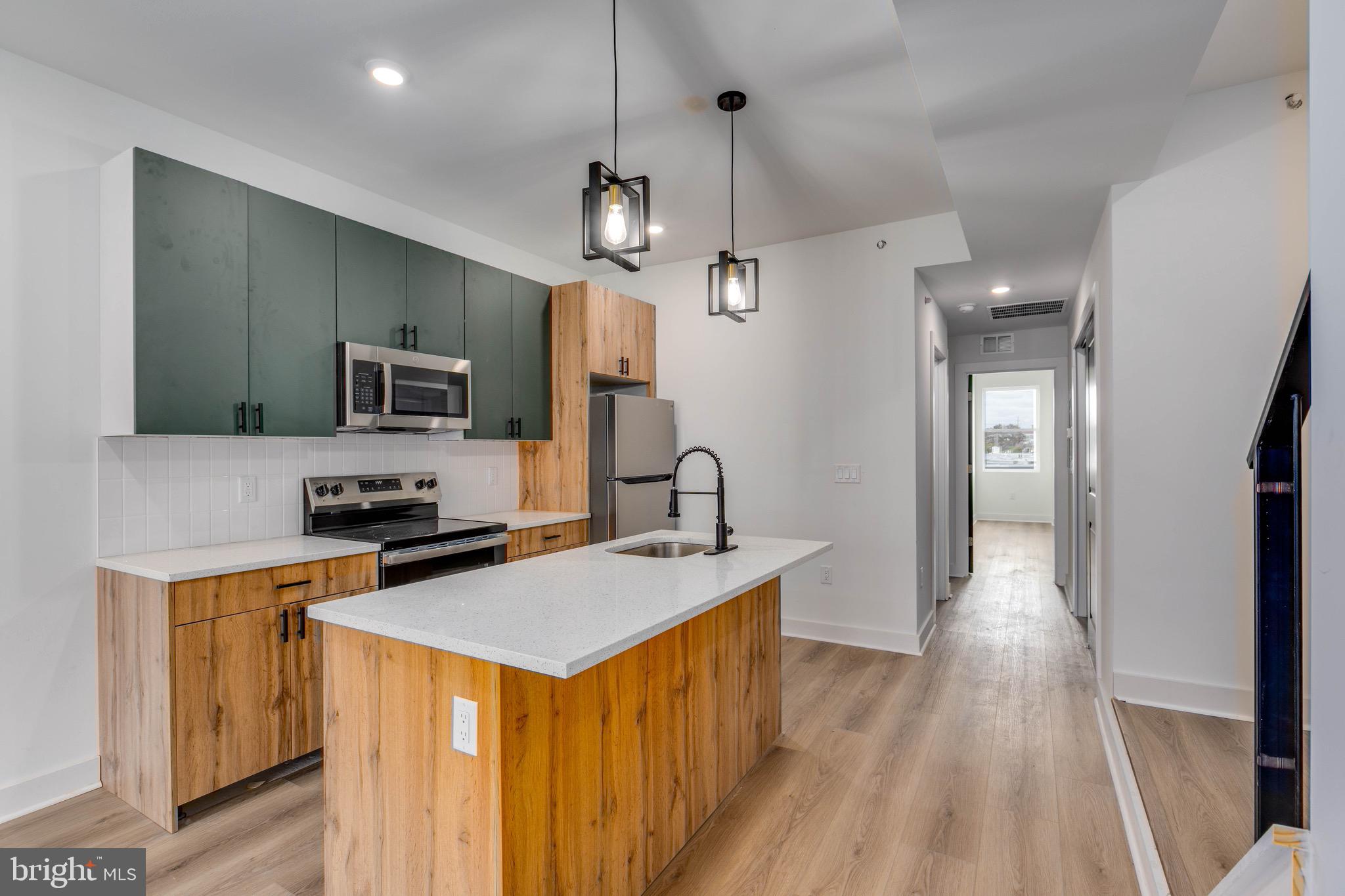 1222 W SILVER STREET 3