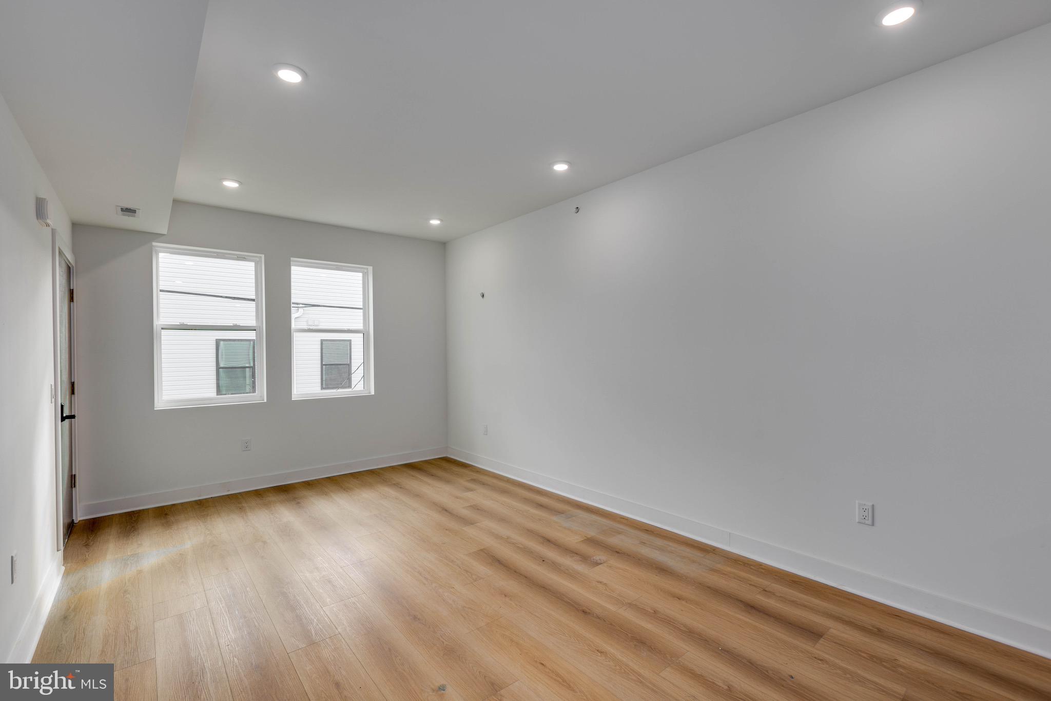 1222 W SILVER STREET 3