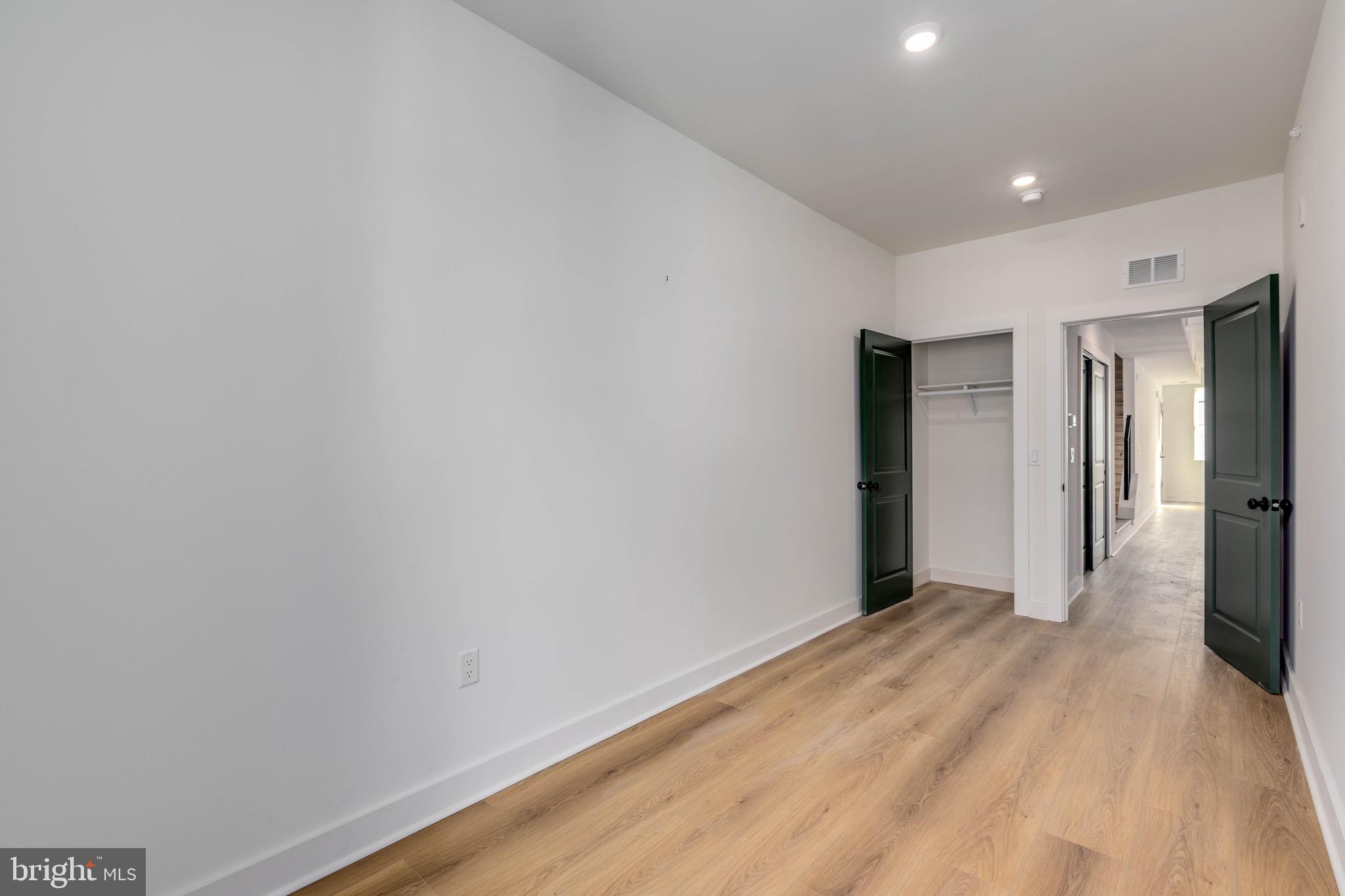 1222 W SILVER STREET 3