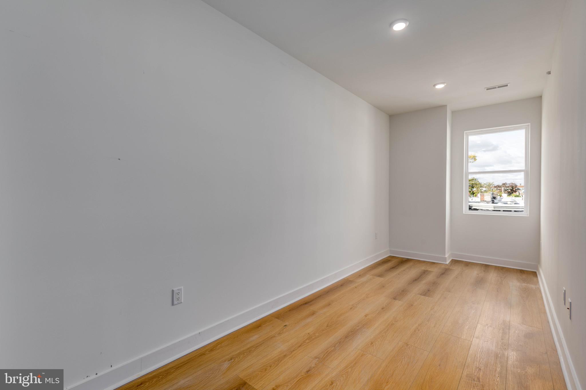 1222 W SILVER STREET 3