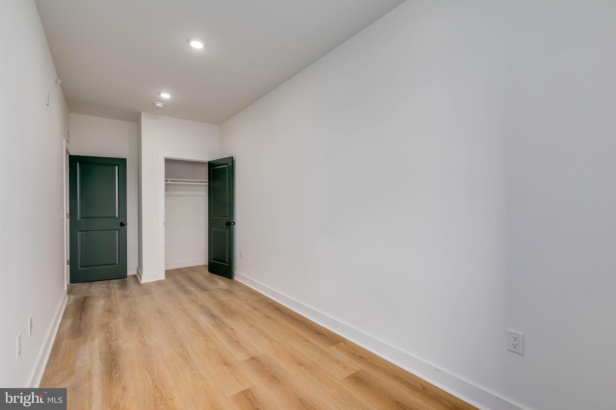 1222 W SILVER STREET 3