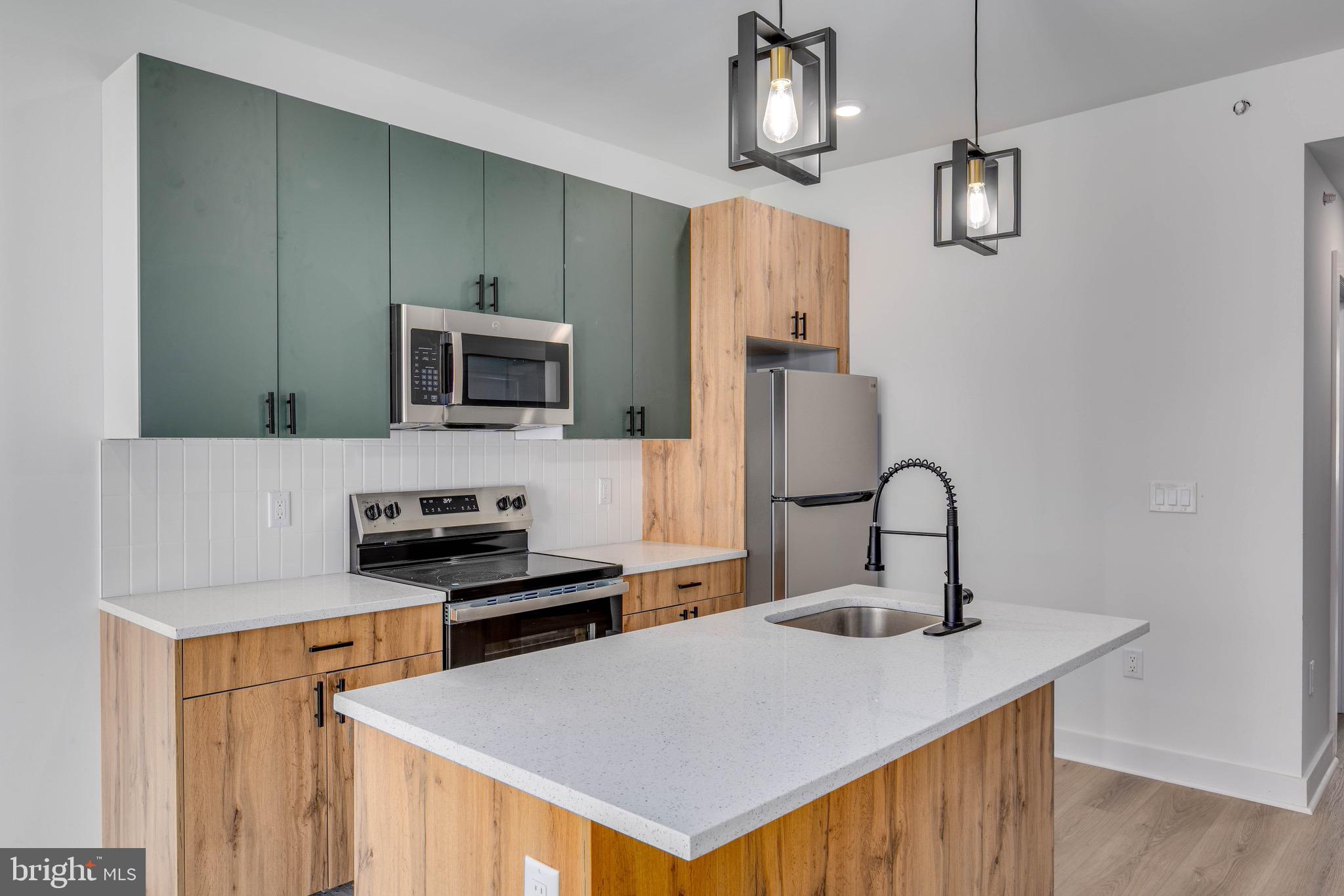 1222 W SILVER STREET 3