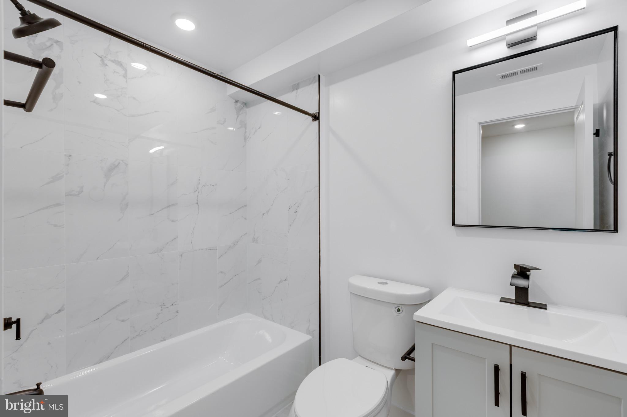 1028 W ARIZONA STREET 1