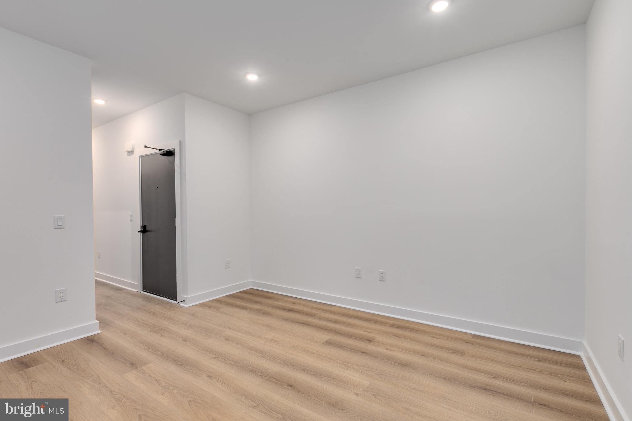 1028 W ARIZONA STREET 2