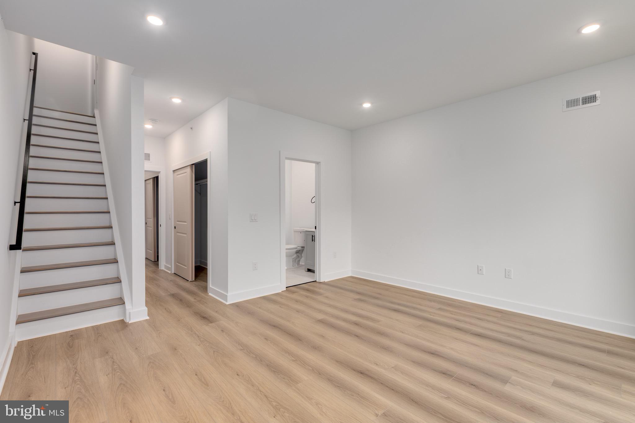 1028 W ARIZONA STREET 2