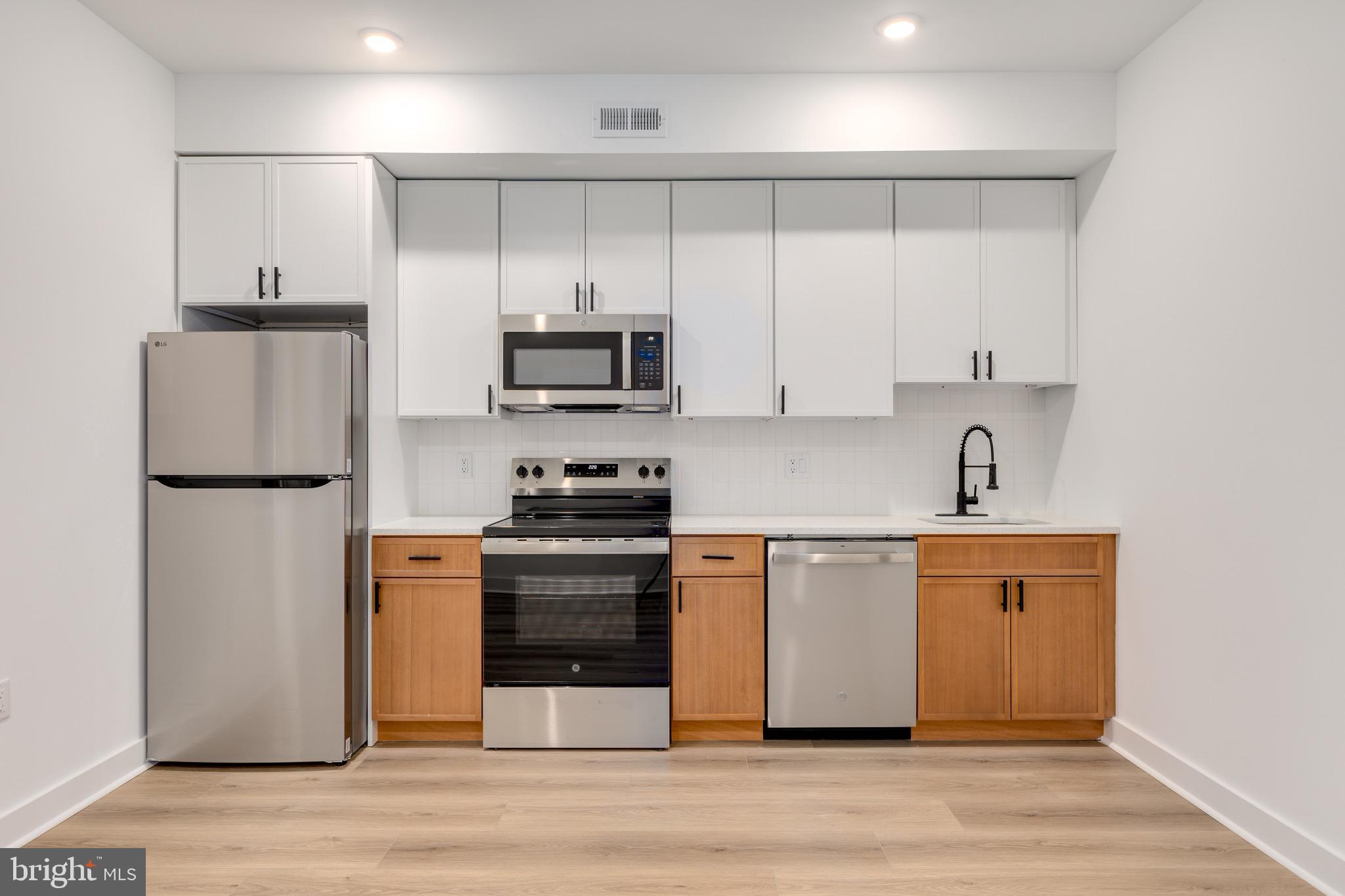 1028 W ARIZONA STREET 2